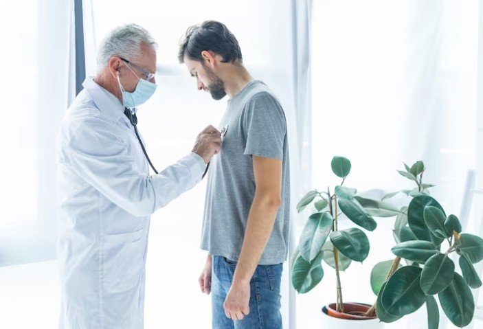 How does Dr. Kushwah’s approach to respiratory care differ from conventional treatments?